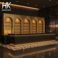 Comptoir de bar moderne à panneaux rainurés, design personnalisé, armoire de rangement en marbre, casier à vin arqué LED, durable, facile à nettoyer
