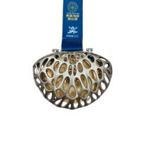 Medalla de aleación de zinc chapada en oro personalizada al por mayor, con contorno irregular, impresión a color, artesanía de fundición, lavable y con forma.