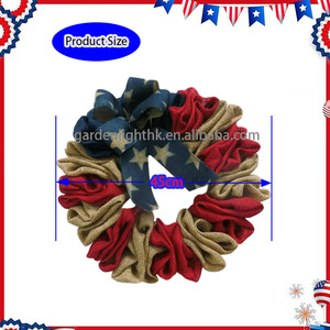 Couronne de toile de jute patriotique personnalisée de 45cm du 4 juillet avec nœud pour le décor de fête de fenêtre de porte d'entrée à la maison - Product Image 2