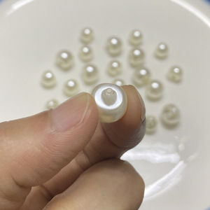 ลูกปัดมุกสีขาวมันวาวทรงกลมแบบกระจายสำหรับเสื้อผ้าและเครื่องประดับ - Product Image 2