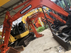 Miniexcavadora sobre orugas Doosan de 6 toneladas 0,18 m3, marca coreana usada, con precio competitivo - Product Image 5