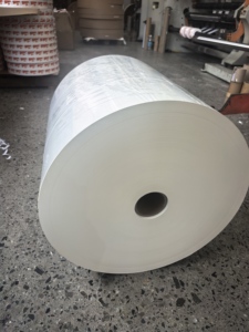 50 Gramos de Papel Kraft Blanco Brillante, Utilizado como Papel Protector para Ropa y Zapatos. Materia prima: Papel Kraft Blanco Brillante. - Product Image 6