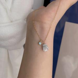 Collier en perles baroques naturelles, design de niche de luxe léger, simple et élégant, chaîne de clavicule, style tendance, cadeau d'anniversaire parfait - Product Image 2