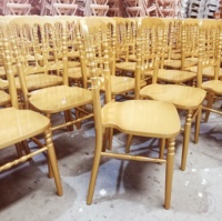Chaise Napoléon Moderne en Bois Massif pour Hôtels, Mariages, Salons, Extérieur et Appartements - Durable et Empilable