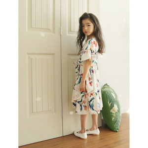Articles les plus vendus Robes de demoiselle d'honneur pour enfants style coréen d'été avec de belles fleurs pour les vêtements de boutique pour enfants - Product Image 2