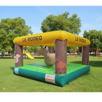 Château gonflable commercial géant Safari avec trampoline et jeu de taureau gonflable à louer