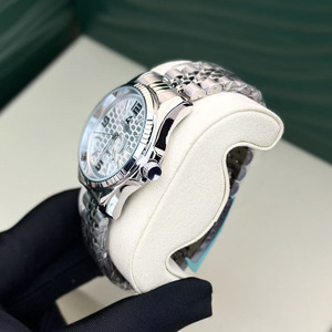 Reloj de pulsera para hombre de diseño, correa de acero inoxidable, esfera blanca texturizada, venta al por mayor de relojes para hombre - Product Image 3