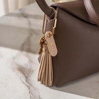 Porte-clés en cuir personnalisé avec initiales gravées, pompon, monogramme, nom, logo, pendentif de sac, vente en gros