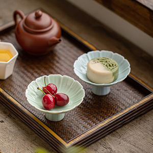 Mini Lotus <b>Petal</b> Stemmed Plate Porcelain Fruit Platter Simple Style Party Use - Product Image 2