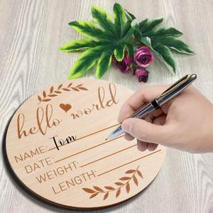 Targa in Legno Incisa con <span class=keywords><strong>Nome</strong></span> del Neonato 'Hello World', Stile Rustico, Accessorio per Foto, Regalo per la Cameretta - Product Image 4