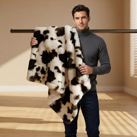 Plaid Moderne Personnalisable en Fausse Fourrure de Lapin à Motif Vache Noir et Blanc, Écologique, Tendance et Décontracté pour Automne/Hiver