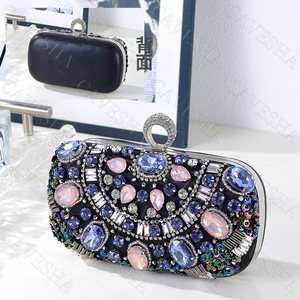 Bolso de mano de poliéster brillante con bordado de cuentas hecho a mano, estilo nuevo transfronterizo, con diamantes incrustados y cierre de hebilla para bolso Tanjing - Product Image 3