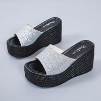 Chaussures d'extérieur, semelles en éponge, sandales de plage, paillettes pour le commerce extérieur, talons hauts, pantoufles à semelle épaisse à une seule ligne, été pour femmes