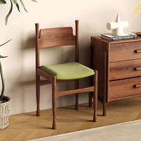 Chaise de salle à manger vintage en bois massif avec siège rembourré pour café, restaurant, hôtel
