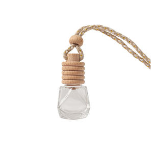 Flacon de parfum en verre transparent de 8 ml en forme de diamant, suspendu avec un bouchon à vis en bois personnalisé - Product Image 1