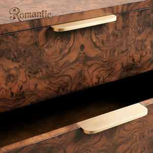 <span class=keywords><strong>Lit</strong></span> à <span class=keywords><strong>baldaquin</strong></span> en bois brûlé de style américain <span class=keywords><strong>moderne</strong></span>, meubles Arhaus, <span class=keywords><strong>lit</strong></span> king-size élégant en bois massif antique luxueux - Product Image 4