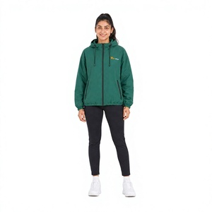 Chaqueta Ligera Impermeable y Cortavientos con Capucha Verde para Mujer, con Bolsillos con Cremallera, de Poliéster, para Invierno - Product Image 1