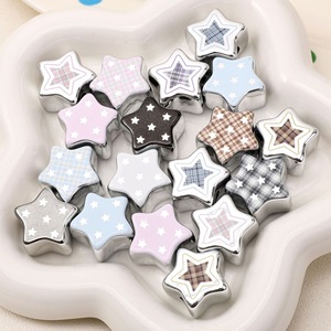 Perles d'espacement en acrylique plaqué argent, motif étoile et à carreaux, à grand trou, pour la fabrication de porte-clés et de bijoux DIY, vente en gros - Product Image 1