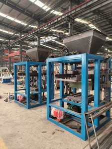 Machine à fabriquer des blocs de briques semi-automatique QT4-24 aux Philippines - Product Image 3