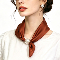 Bufanda Magnética Vintage para Mujer con Hebilla Decorativa, Diseño Liso y a Cuadros, para Todas las Estaciones, Poliéster Satinado Suave como la Seda