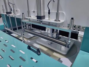 Automático <span class=keywords><strong>de</strong></span> doble capa <span class=keywords><strong>de</strong></span> sellado en caliente <span class=keywords><strong>de</strong></span> corte en frío <span class=keywords><strong>de</strong></span> plástico polietileno basura chaleco bolsa compras <span class=keywords><strong>camiseta</strong></span> llevar bolsa que hace la máquina - Product Image 3