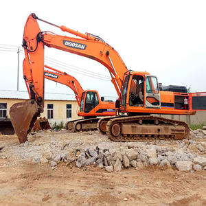 รถขุดไฮดรอลิกแบบตีนตะขาบ Doosan420 มือสอง พร้อมมอเตอร์เกียร์บ็อกซ์ ความจุบุ้งกี๋ 1.9 เมตร น้ำหนักใช้งาน 41.5 ตัน เครื่องยนต์ Doosan - Product Image 1