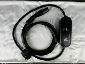 Câble de recharge portable pour véhicules électriques Tesla Type 1 de haute qualité 7 kW 32 A avec écran LCD et courant réglable - Product Image 2
