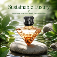 Flacon de parfum en verre prismatique à marque privée avec finition mate, sérigraphie et marquage à chaud, personnalisable, rechargeable, vente en gros