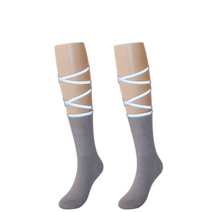 Calzini <span class=keywords><strong>da</strong></span> <span class=keywords><strong>donna</strong></span> con cinturino riflettente, calzini morbidi fai-<span class=keywords><strong>da</strong></span>-te con lacci che si illuminano al buio, calzini alla moda Y2K per la sicurezza notturna - Product Image 1