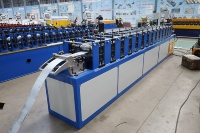 Machine automatique de formage de tubes carrés pour la fabrication de cadres de portes, machine de formage de lames de volets roulants