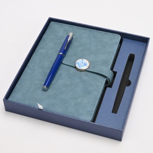 Set de Regalo de Cuaderno A5 de Tapa Dura de Cuero PU Azul con Logotipo Personalizado y Bolígrafo |   Diario con Cierre Magnético Premium para Marca Corporativa - Product Image 4