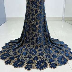 Tissu en dentelle floquée <span class=keywords><strong>noir</strong></span> et or, dentelle en velours brodée florale 3D avec fil doré, matériau de luxe pour robes de mariée et de soirée - Product Image 2