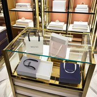 Vente en gros de petite boîte cadeau avec logo personnalisé carton rigide avec laminage mat gaufrage tiroir en papier coulissant boîte d'emballage pour bijoux