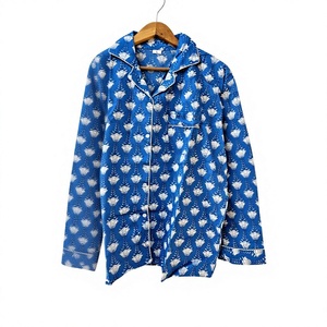 Ensemble de pyjama pour homme à manches longues imprimé bleu, tissu satiné 100% coton, vêtements de nuit décontractés, motif tissé, saison automne, cadeau pour elle - Product Image 4
