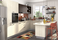 Armoire de cuisine avec porte incurvée laquée blanche et îlot