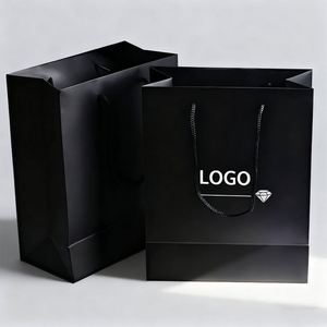 Bolsa de Papel Negra Mate de Alta Calidad con Logotipo Personalizado para Pestañas Postizas, con Cuerda Negra - Product Image 2