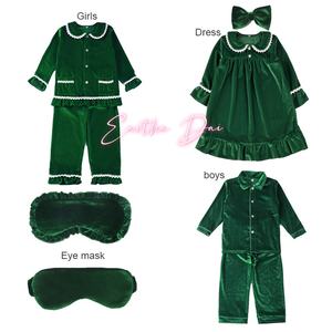 Set di pigiami in velluto rosso per la famiglia con maschera per gli occhi - Product Image 2