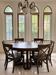 Ensemble table et chaises <span class=keywords><strong>de</strong></span> salle à manger circulaire en chêne massif <span class=keywords><strong>de</strong></span> style médiéval avec fonction rotative, 4 places, couleur bois <span class=keywords><strong>brut</strong></span>, finition vieillie, personnalisable - Product Image 3
