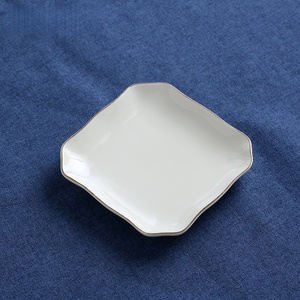 Piatto Decorativo in <span class=keywords><strong>Ceramica</strong></span> Bianca Ecologica con Bordo Dorato, Vassoio Quadrato in Porcellana per Gioielli, Personalizzabile con Logo - Product Image 1