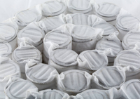 La Chine fabriqué en tissu non tissé taie d'oreiller respirant imperméable croix PP Spunbond matériel pour matelas à ressorts ensachés