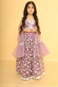 Conjunto de Lehenga Choli sin mangas de tela tejida Titrit con Dupatta - Morado - Product Image 1