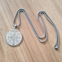 Colliers catholiques en acier inoxydable Saint Benoît, accessoires religieux, protection, dévotion, croix, inscriptions, pendentif