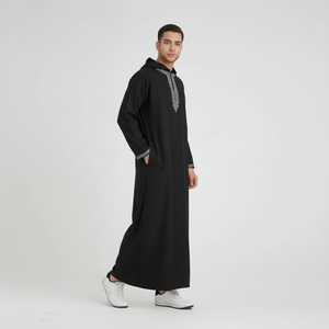 Vêtements islamiques modestes pour hommes, robe <span class=keywords><strong>marocaine</strong></span> à capuche brodée, polyester noir, thobe, poches zippées, stock en gros, respirant - Product Image 1