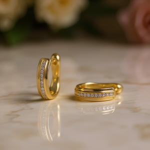 Orecchini E3836 in Oro Giallo con Diamanti Taglio Brillante Rotondo, Stile Classico per Uso Quotidiano Femminile - Product Image 2