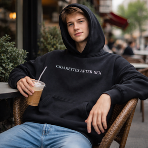 Sudadera con Capucha Negra Personalizable para Hombre, Diseño Gráfico 'The World Turned Upside Down', Bolsillo Canguro Extra Grande, Estilo Casual Urbano - Product Image 4