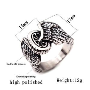 Anillo Retro de Acero Inoxidable para Hombre con Diseño de Alas y Neumáticos, de Geometry Factory Supply - Product Image 2