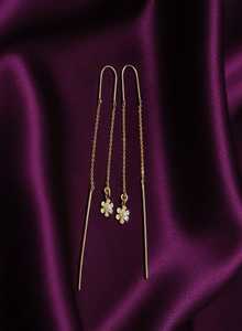 Pendientes de Perlas Doradas con Diseño de Flor | Delicados Pendientes de Cadena con Forma de Margarita |   Pendientes Minimalistas Florales con Diseño de Anillo Atravesado - Product Image 5