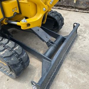 Mini-excavatrice sur chenilles d'occasion 2 tonnes, modèle Komatsu PC20mr, en excellent état, 90% neuve, peinture d'origine - Meilleure vente - Product Image 3