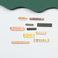 Étiquettes métalliques personnalisées à bas prix pour le textile de maison et la literie, idéales pour la décoration de marque, vente en gros directe usine disponible dès maintenant