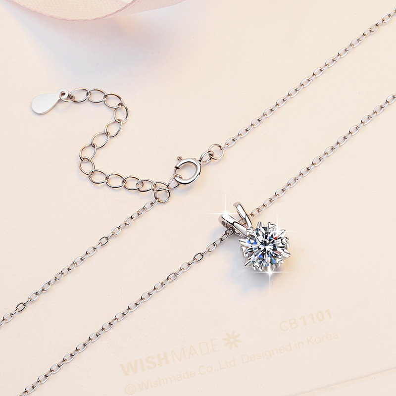 collier blanc